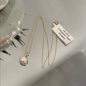 Solid 14K Gold Freshwater Pearl CZ Pendant Necklace. New 18”
